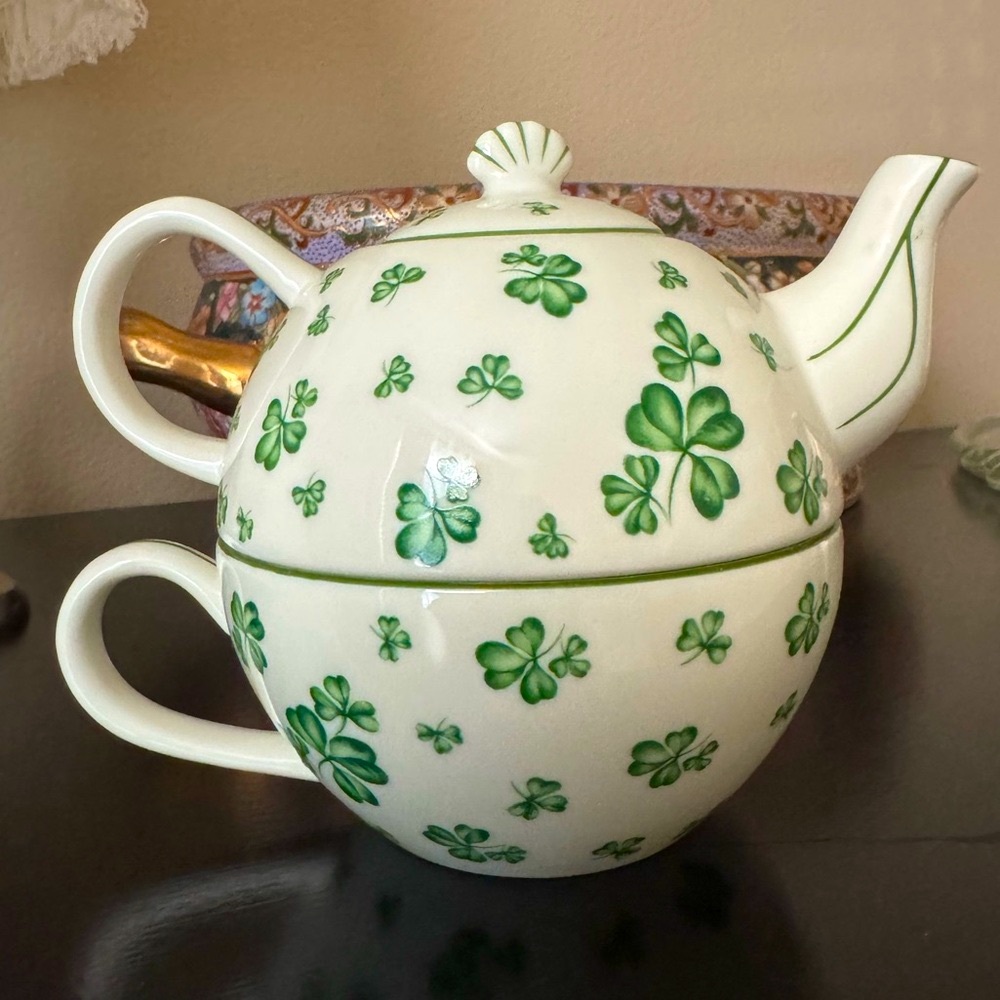 Shamrock “Tea for One” by Roman Inc